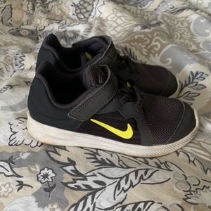 Toddler Boys Nike sneakers